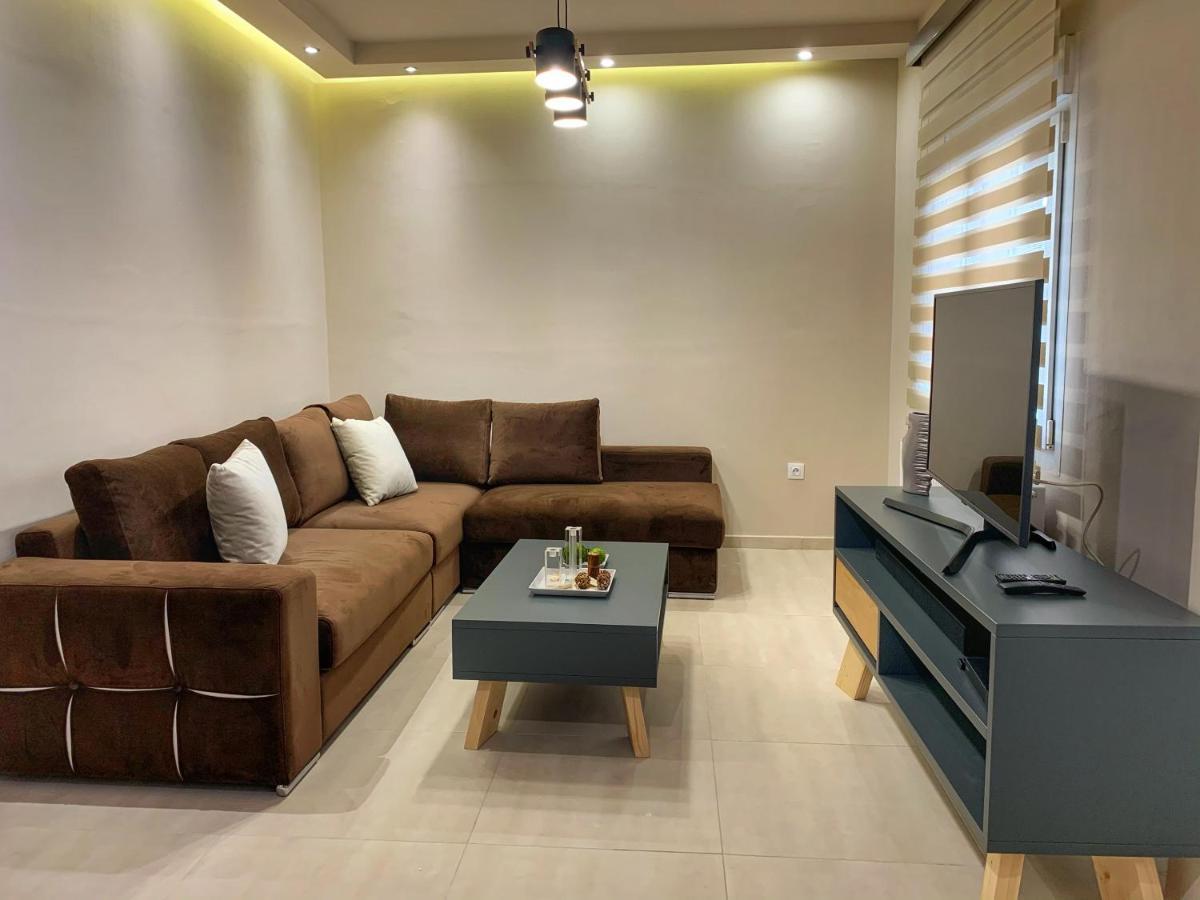 Petite Luxury Urban House Appartement Tríkala Buitenkant foto